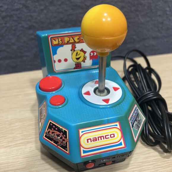 Vintage Namco 1982 Ms Pac-Man 5-in-1 TV Plug in Play Games Joystick Jakks - Picture 2 of 10